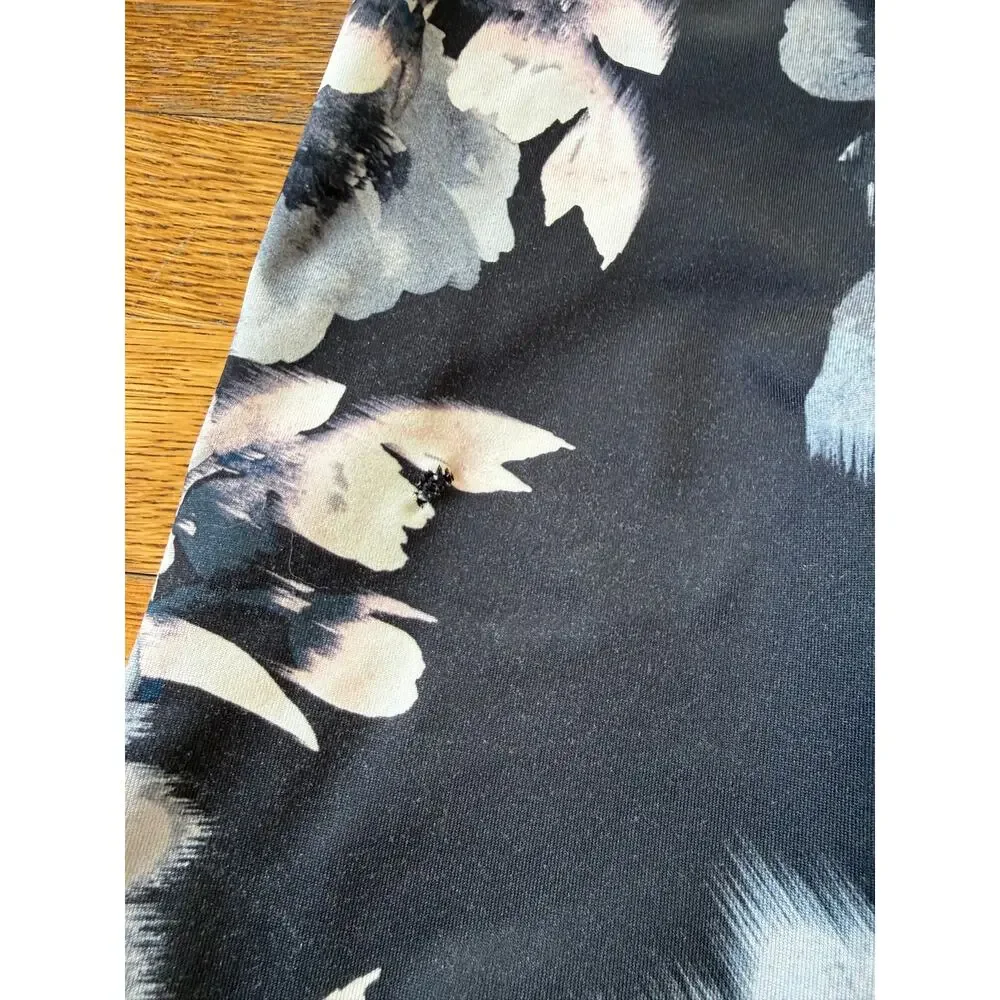 Old Navy Active Girls' Black Floral Leggings Size 6-7